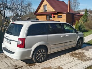 2011 Chrysler Town & Country V Рестайлинг, белый, 1590000 рублей, вид 4
