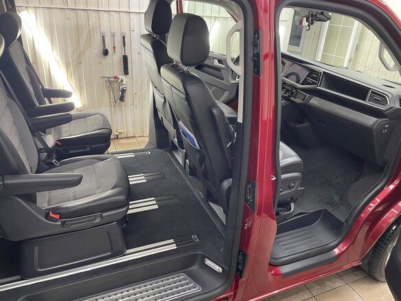 2019 Volkswagen Multivan T6 Рестайлинг, красный, 5250000 рублей - вид 35