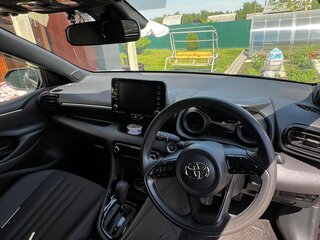 2020 Toyota Yaris IV, фиолетовый, 1350000 рублей, вид 4