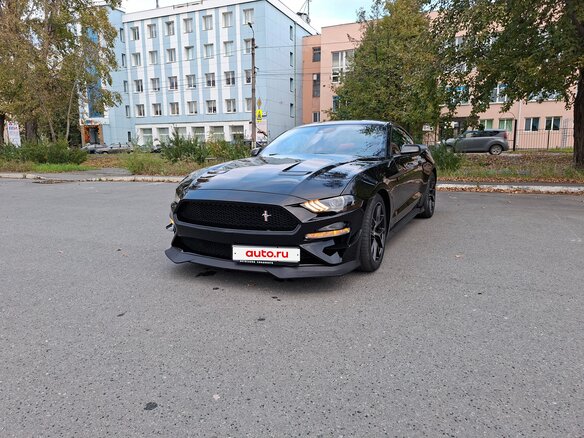 2022 Ford Mustang VI Рестайлинг, чёрный, 3480000 рублей - вид 4