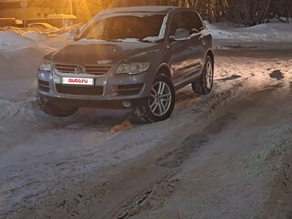 2008 Volkswagen Touareg I Рестайлинг, серый, 700000 рублей, вид 2