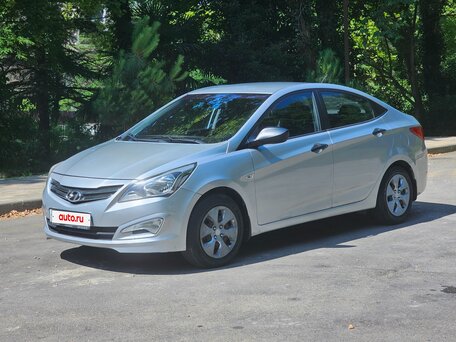 2015 Hyundai Solaris I Рестайлинг, серебристый, 545000 рублей, вид 1