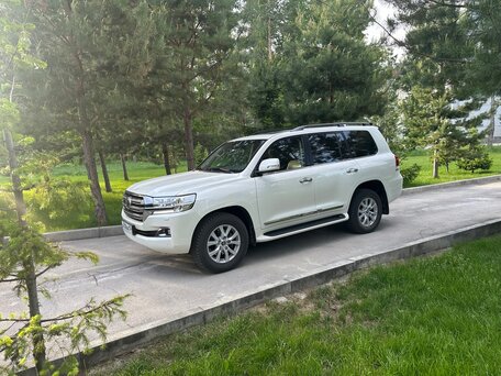 2020 Toyota Land Cruiser 200 Series Рестайлинг 2, белый, 8500000 рублей, вид 1