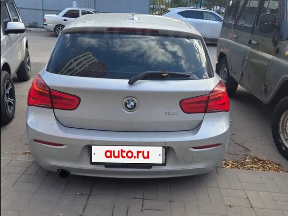 2016 BMW 1 серии 118i II (F20/F21) Рестайлинг, серый, 1300000 рублей - вид 2