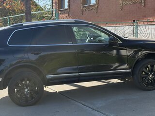 2016 Volkswagen Touareg II Рестайлинг, чёрный, 3500000 рублей, вид 4
