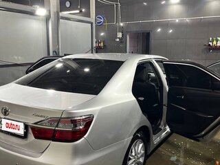 2015 Toyota Camry VII (XV50) Рестайлинг, серебристый, 2150000 рублей, вид 4