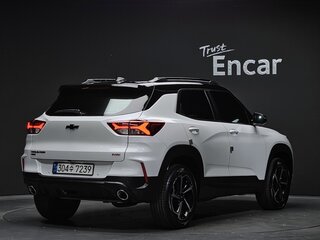 2022 Chevrolet TrailBlazer III, белый, 1850000 рублей, вид 3
