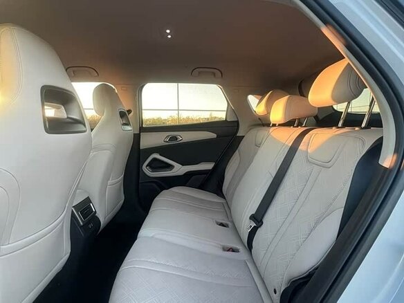 2024 BYD Yuan Up 45.12 kWh, серебристый, 1850000 рублей - вид 18