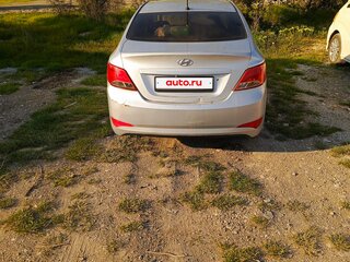 2014 Hyundai Solaris I Рестайлинг, серебристый, 580000 рублей, вид 2