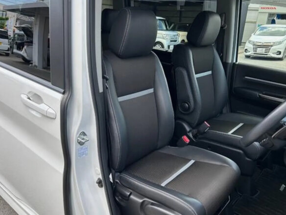 2021 Honda Stepwgn Spada V Рестайлинг, белый, 1897000 рублей - вид 11