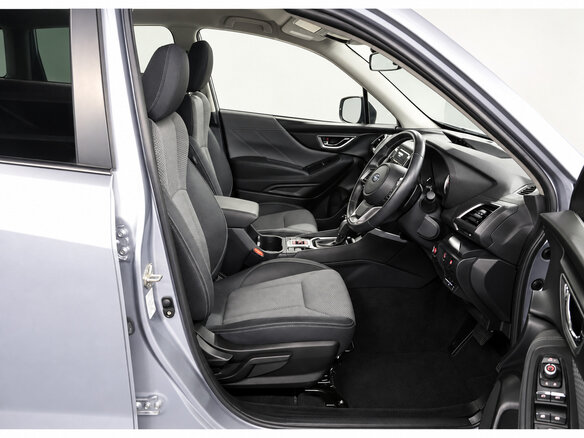 2023 Subaru Forester V Рестайлинг, серебристый, 2580000 рублей - вид 6