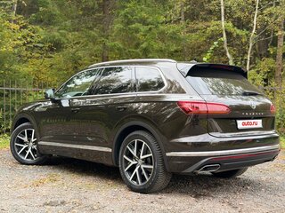 2019 Volkswagen Touareg III, коричневый, 4500000 рублей, вид 4