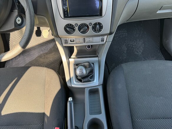 2011 Ford Focus II Рестайлинг, серебристый, 600000 рублей - вид 29