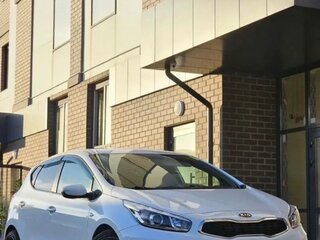2016 Kia Ceed II Рестайлинг, белый, 1200000 рублей, вид 4