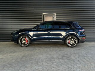 2023 Porsche Cayenne III, чёрный, 9490000 рублей, вид 2