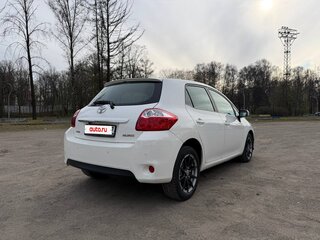 2011 Toyota Auris I Рестайлинг, белый, 1050000 рублей, вид 5