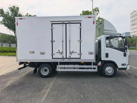 2026 Isuzu Elf (N-series), белый, 5000000 рублей, вид 4