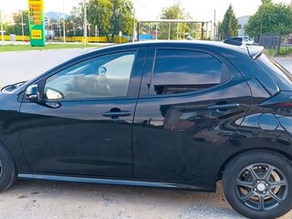 2020 Toyota Yaris IV, чёрный, 1200000 рублей, вид 4