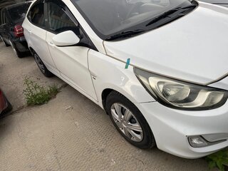 2011 Hyundai Solaris I, белый, 425000 рублей, вид 3