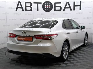 2018 Toyota Camry VIII (XV70), белый, 2950000 рублей, вид 3