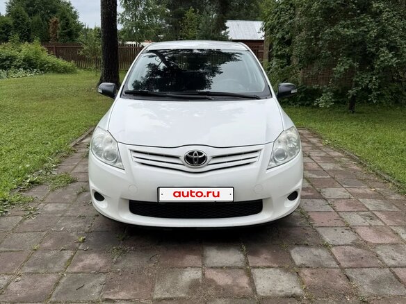 2011 Toyota Auris I Рестайлинг, белый, 870000 рублей - вид 1