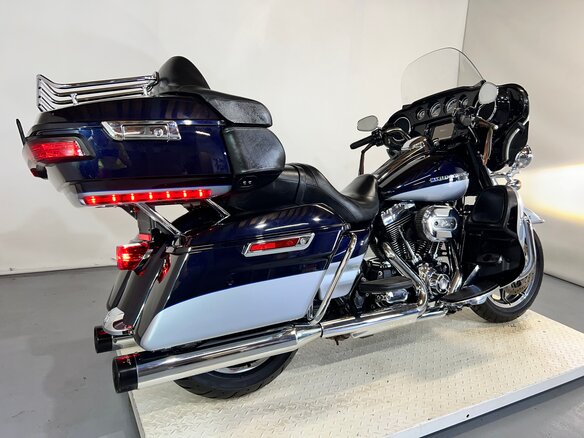 2015 Harley-Davidson Electra Glide, серебристый, 899000 рублей - вид 4