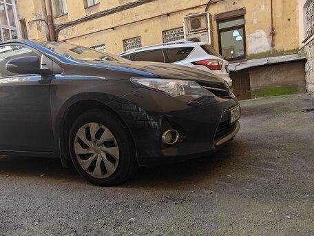 2014 Toyota Auris II, чёрный, 750000 рублей, вид 2