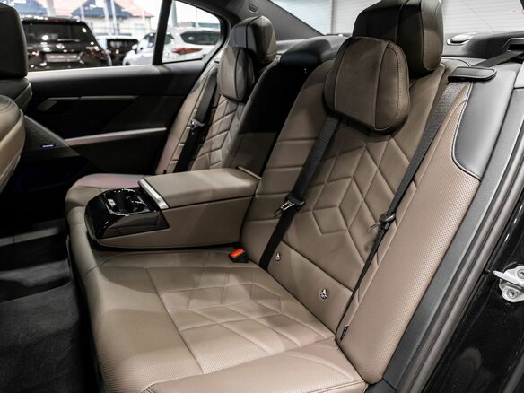 2025 BMW 5 серии Long 530Li xDrive VIII (G60/G61/G68), чёрный, 8400000 рублей - вид 12