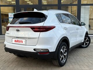 2020 Kia Sportage IV Рестайлинг, белый, 1990000 рублей, вид 3