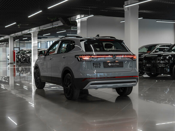 2026 Volkswagen Tharu XR, серый, 3000000 рублей - вид 3