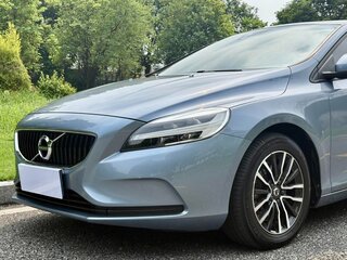 2018 Volvo V40 II Рестайлинг, голубой, 1250000 рублей, вид 2