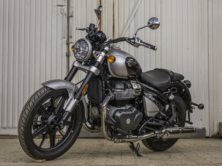 2026 Royal Enfield Super Meteor, чёрный, 764000 рублей, вид 1