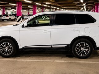 2016 Mitsubishi Outlander III Рестайлинг 2, белый, 1650000 рублей, вид 2