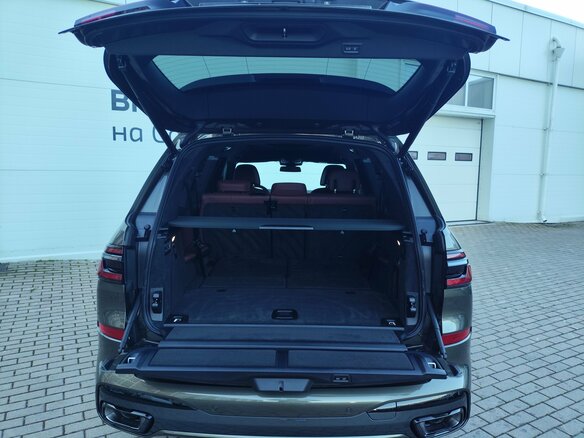 2026 BMW X7 40d I (G07) Рестайлинг, зелёный, 17349000 рублей - вид 8