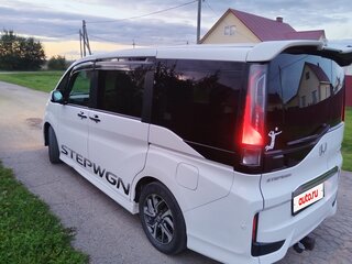 2015 Honda Stepwgn V, белый, 1910000 рублей, вид 5