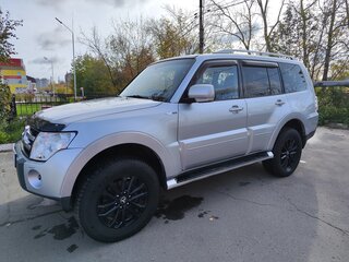 2008 Mitsubishi Pajero IV, серебристый, 1555000 рублей, вид 3