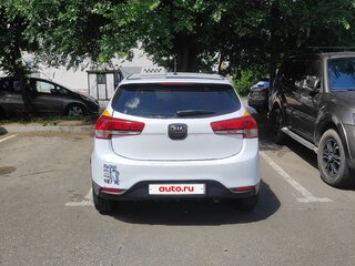 2016 Kia Rio III Рестайлинг, белый, 550000 рублей, вид 3
