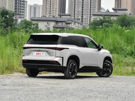 2026 Toyota bZ3X 58.3 kWh, серебристый, 2680000 рублей, вид 5