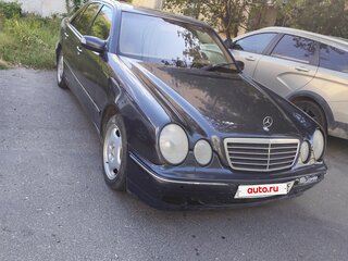 2001 Mercedes-Benz E-Класс 320 II (W210, S210) Рестайлинг, чёрный, 470000 рублей, вид 1