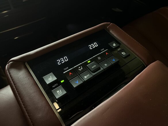 2017 Lexus LX 570 III Рестайлинг 2, чёрный, 7825000 рублей - вид 17
