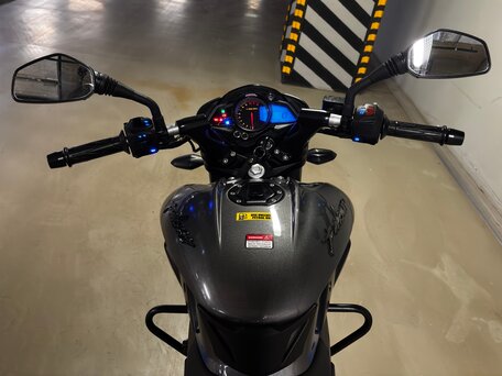 2024 Bajaj Pulsar NS 200, серый, 200000 рублей, вид 1