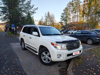 2013 Toyota Land Cruiser 200 Series Рестайлинг 1, белый, 3300000 рублей, вид 1