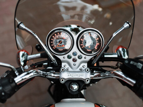 2004 Triumph Bonneville T100, белый, 464356 рублей, вид 2