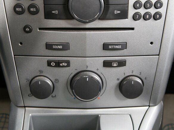 2010 Opel Astra H Рестайлинг, серебристый, 699000 рублей - вид 13
