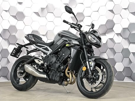 2024 Triumph Street Triple, серый, 1099000 рублей, вид 1