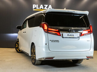 2019 Toyota Alphard III Рестайлинг, белый, 4400000 рублей, вид 4