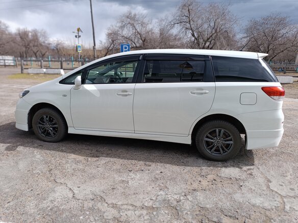 2010 Toyota Wish II, белый, 1325000 рублей - вид 4