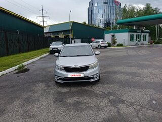 2016 Kia Rio III Рестайлинг, серебристый, 550000 рублей, вид 1