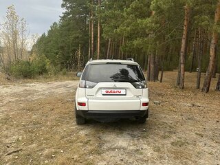 2010 Mitsubishi Outlander II Рестайлинг, белый, 1100000 рублей, вид 5
