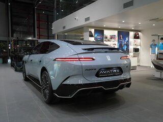 2026 Avatr 12, синий, 8290000 рублей, вид 2